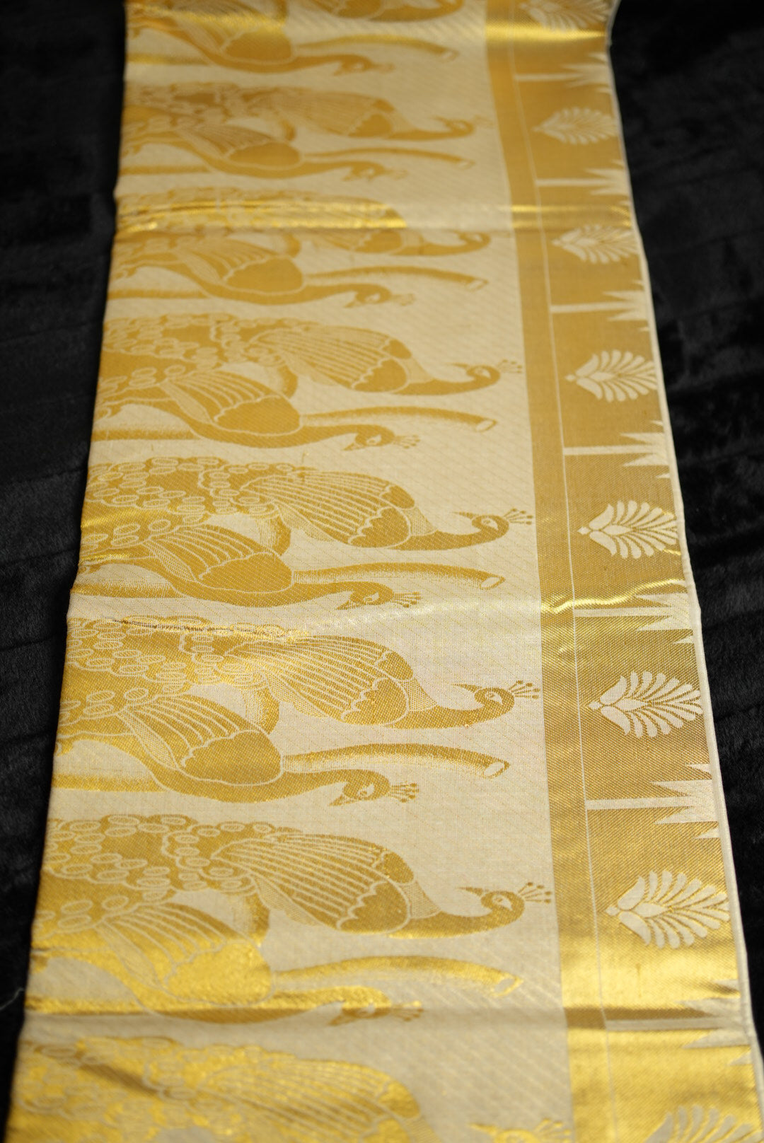 Golden kasavu tissue saree(SAR-218)