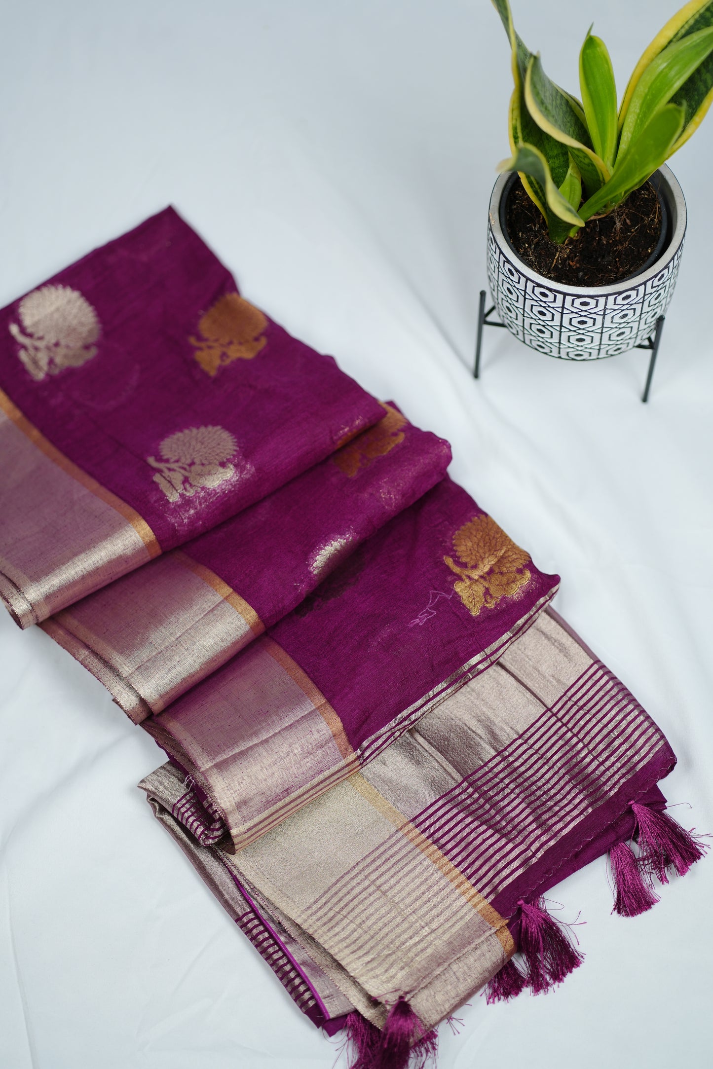 Elegant tissue silk saree -(SAR111)