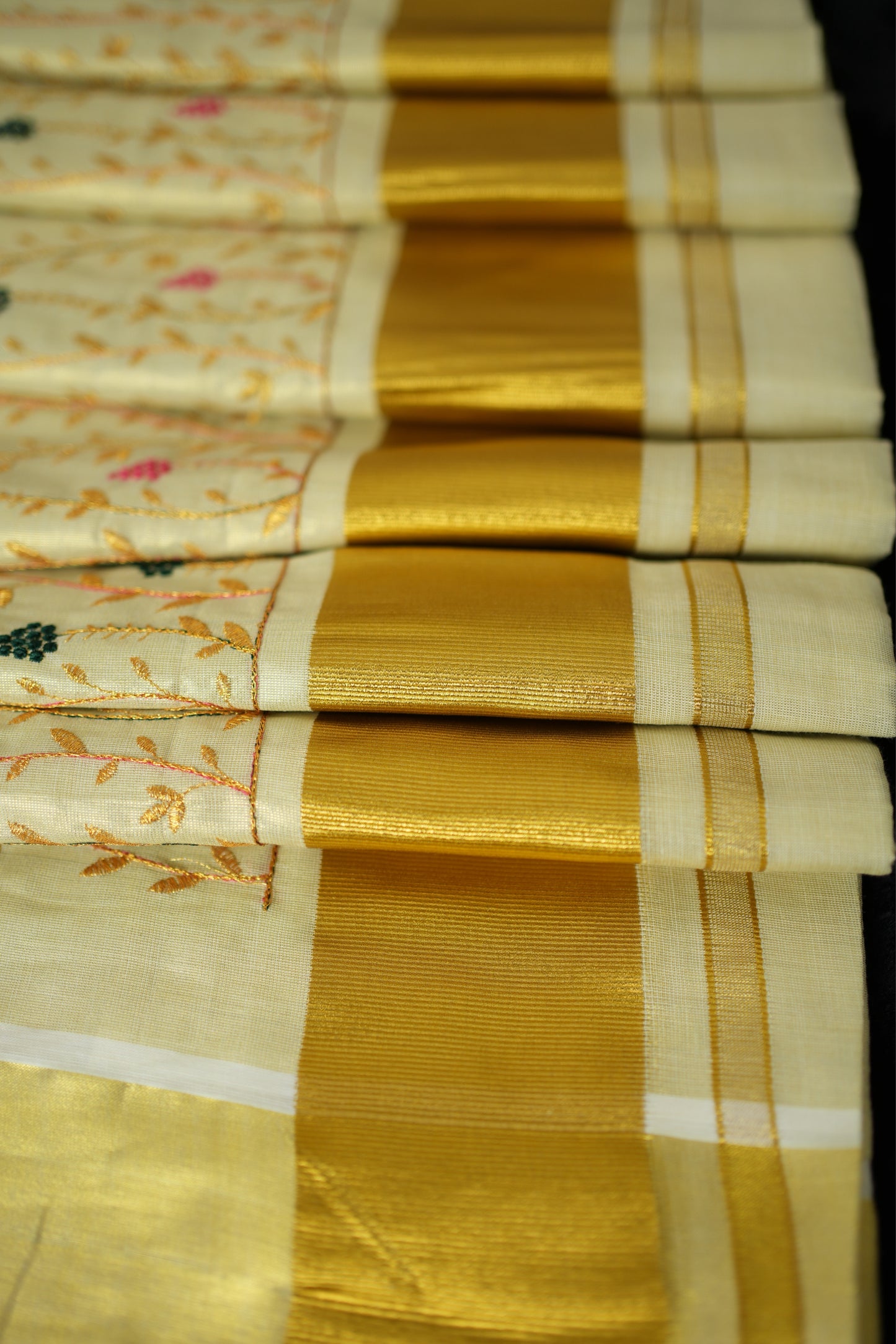 Kasavu tissue saree with floral embroidery(SAR-178)