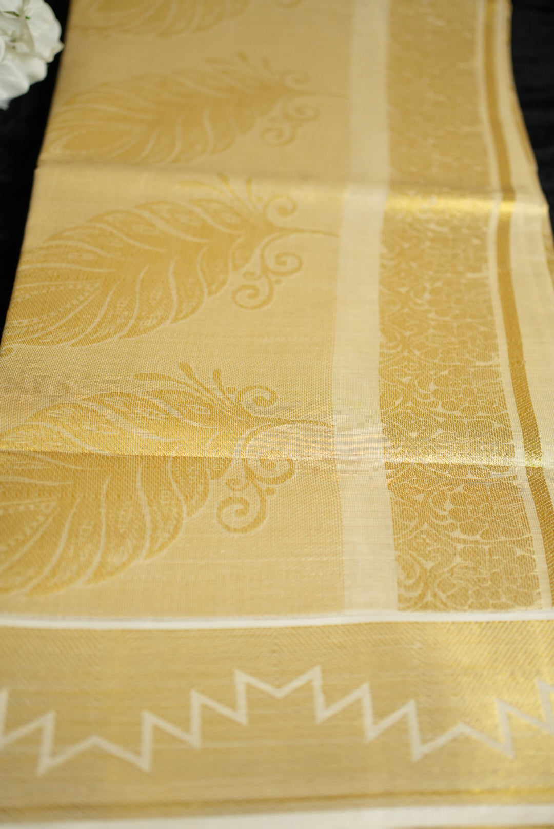 Kasavu tissue saree with leaf design(SAR-219)