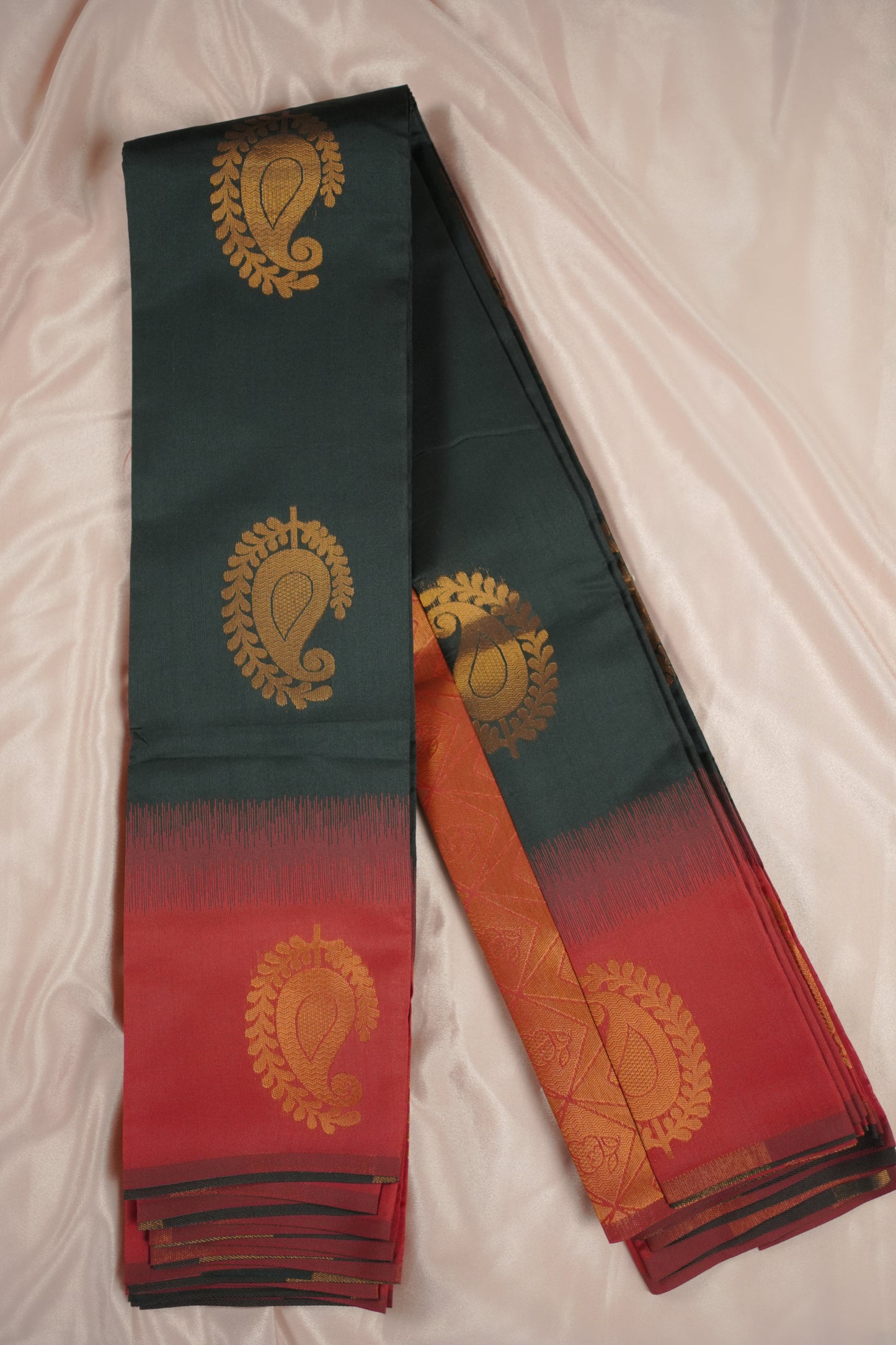 Elegant dark green & Maroon Silk Saree with Gold Paisley Motifs (SAR-1136)