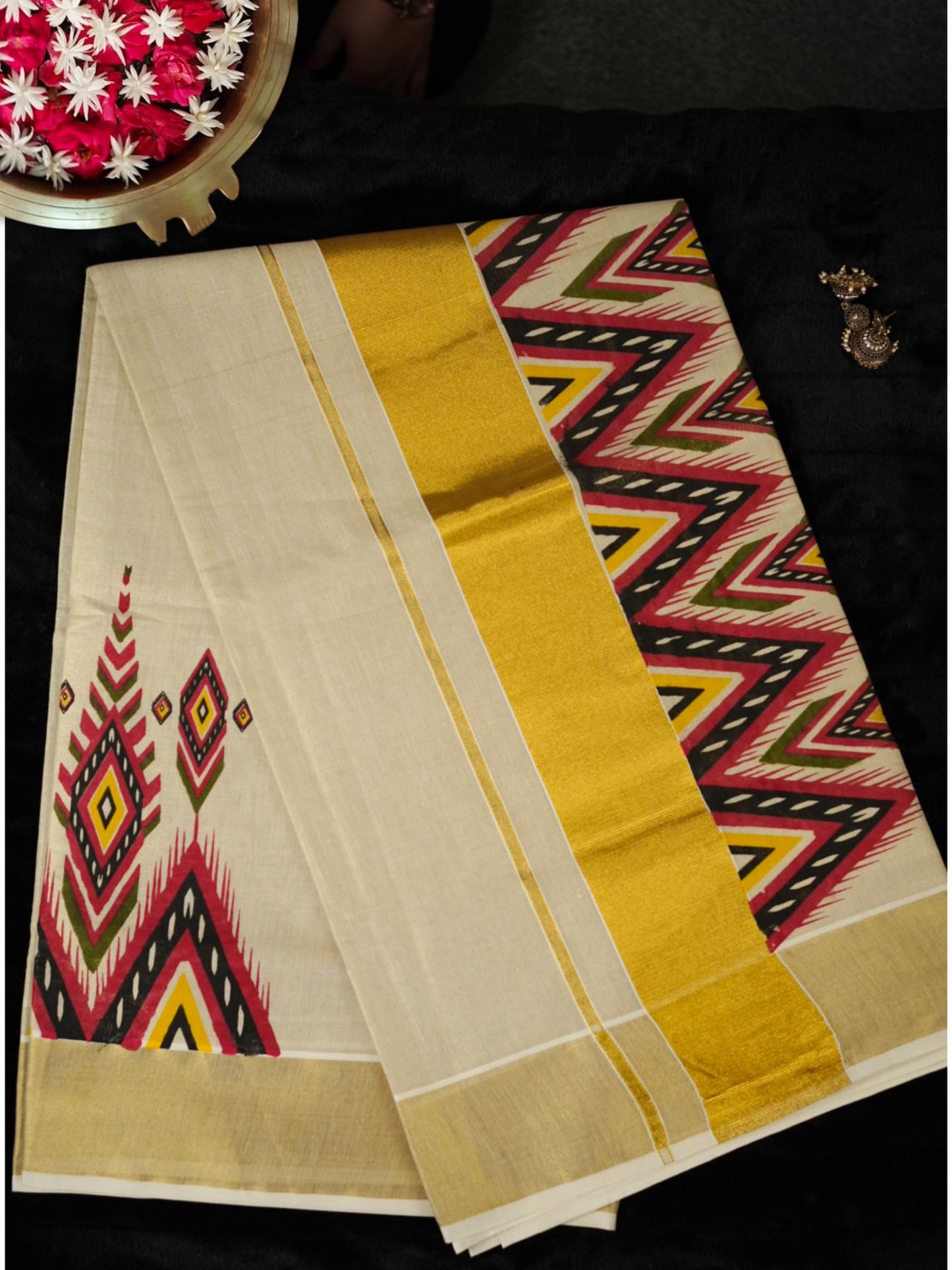 Beautiful Kasavu saree with golden border(SM-235)