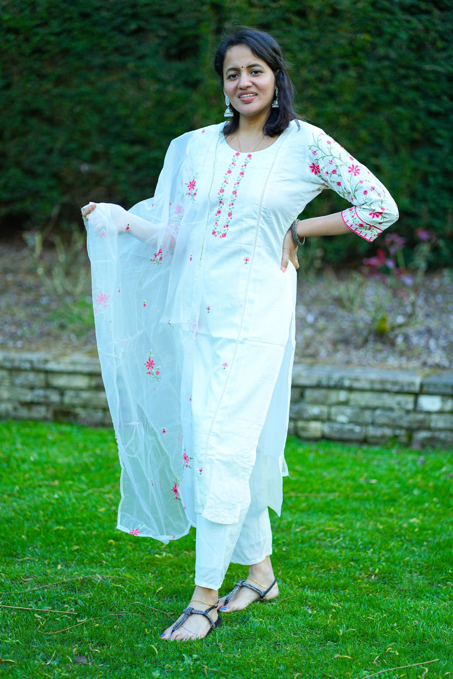 Muslin fabric kurti set in stunning white (KSH804)