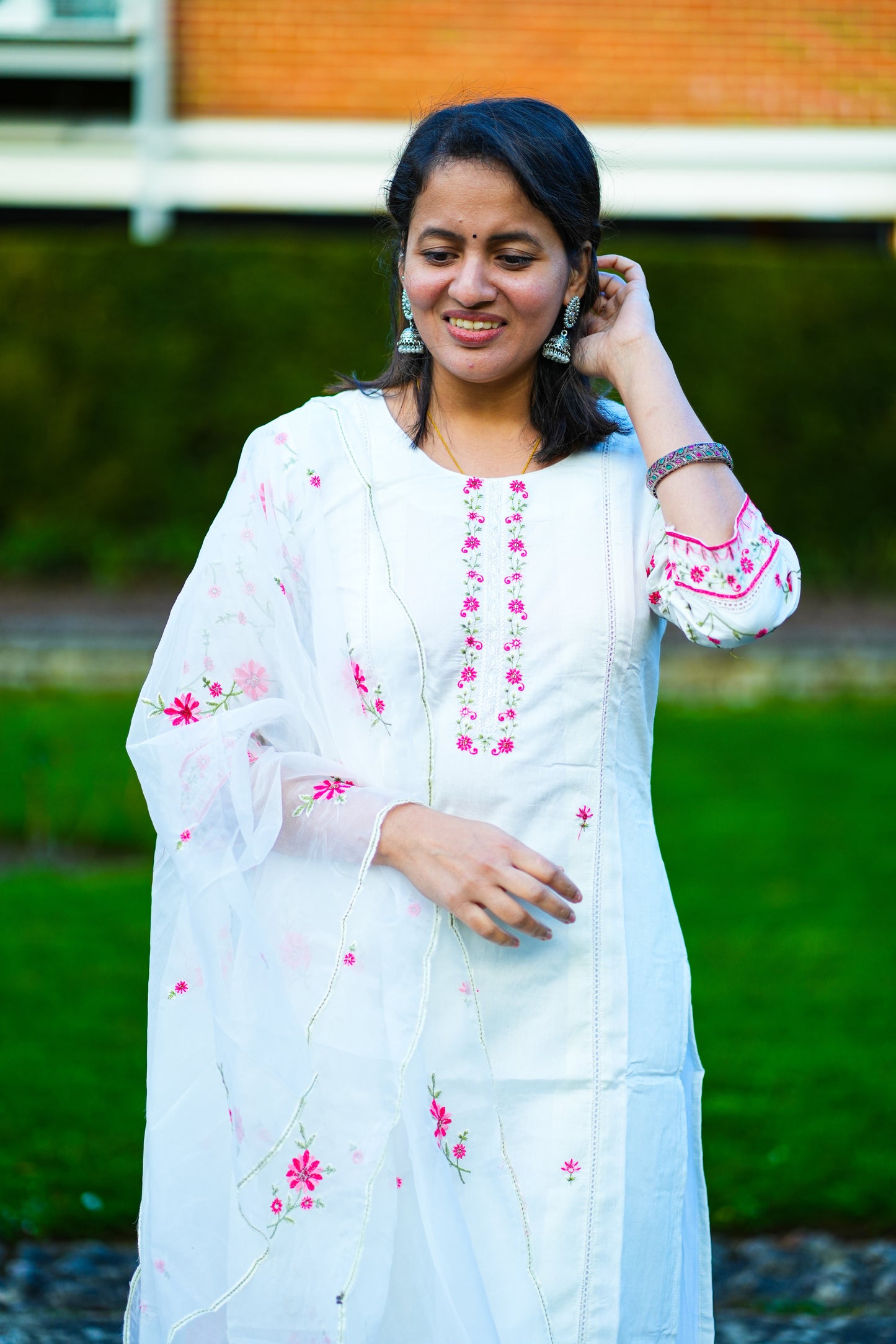 Muslin fabric kurti set in stunning white (KSH804)