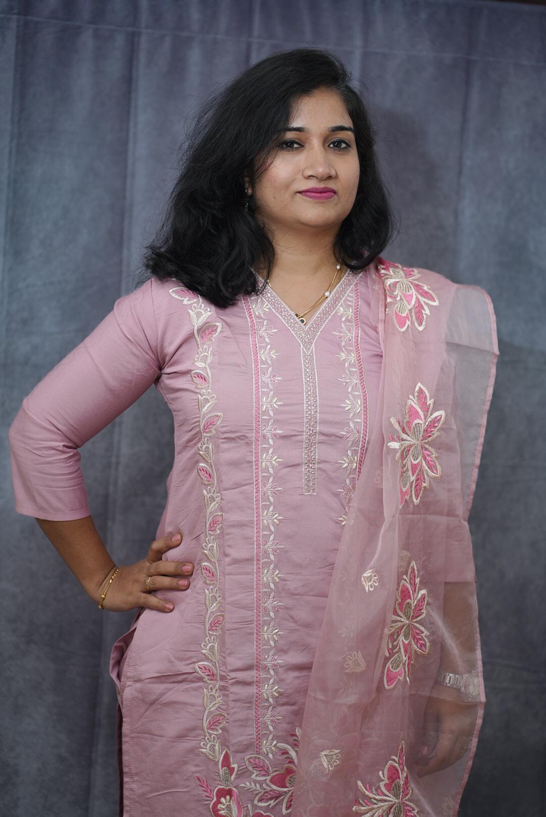 Lovely Kurti set in shade of light pink(KER-2003)