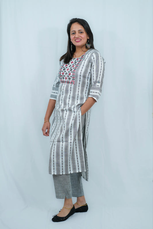 Kurti set with mirror and thread work(KER-1107)