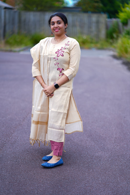 Tissue Kasavu Churidhar (KER-1049)