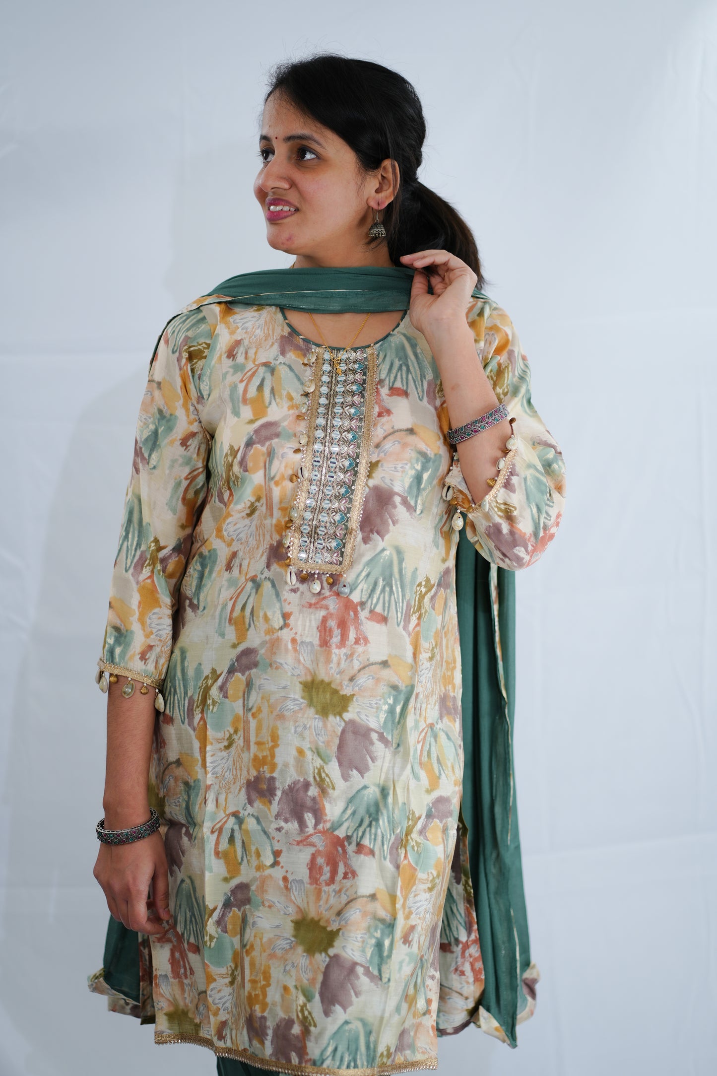 Kurti set in muslin fabric with tulip trousers - (Ksh664)