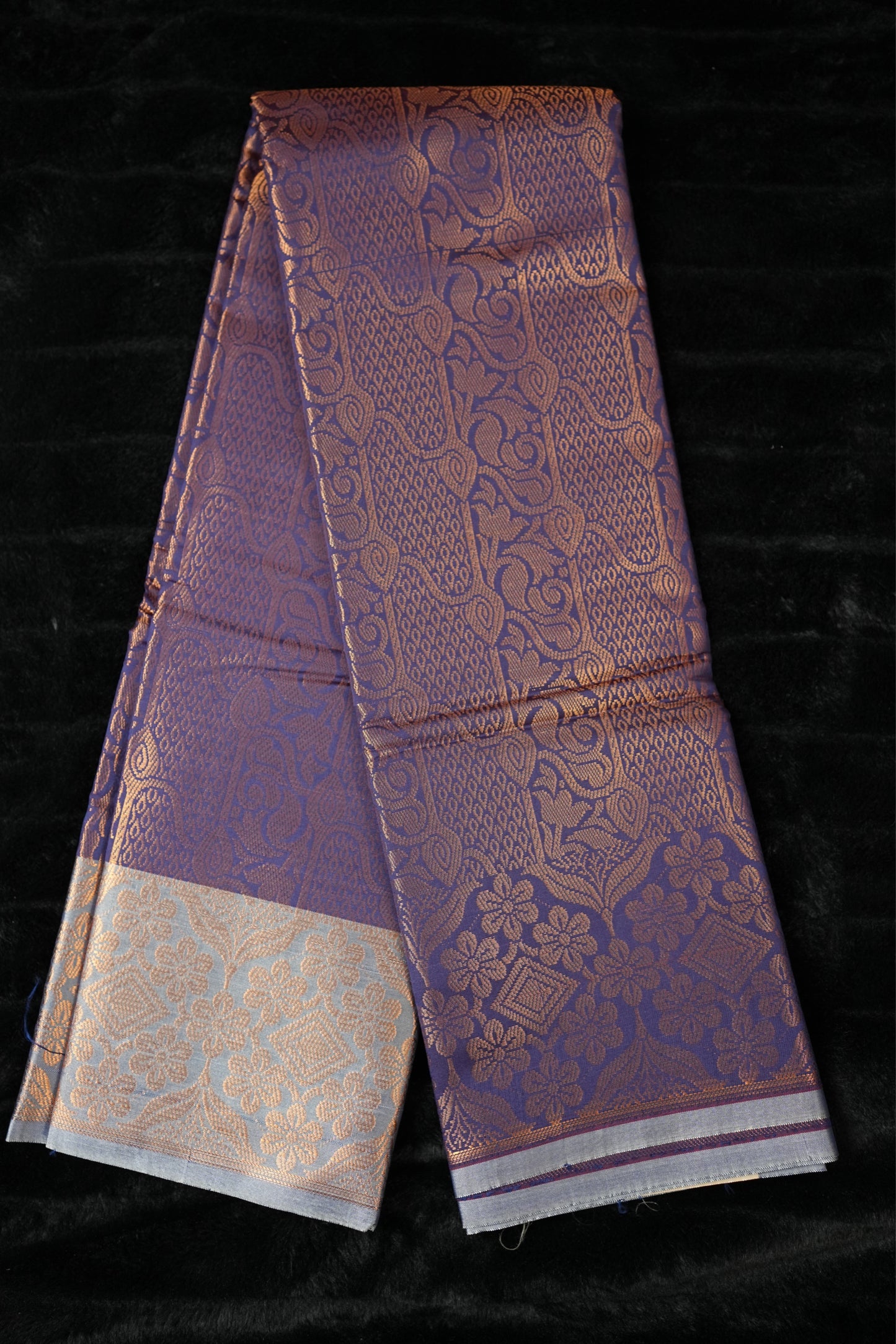 Pure Banarasi Silk Saree with Dual-Tone Contrast Finish (SAR-1121)