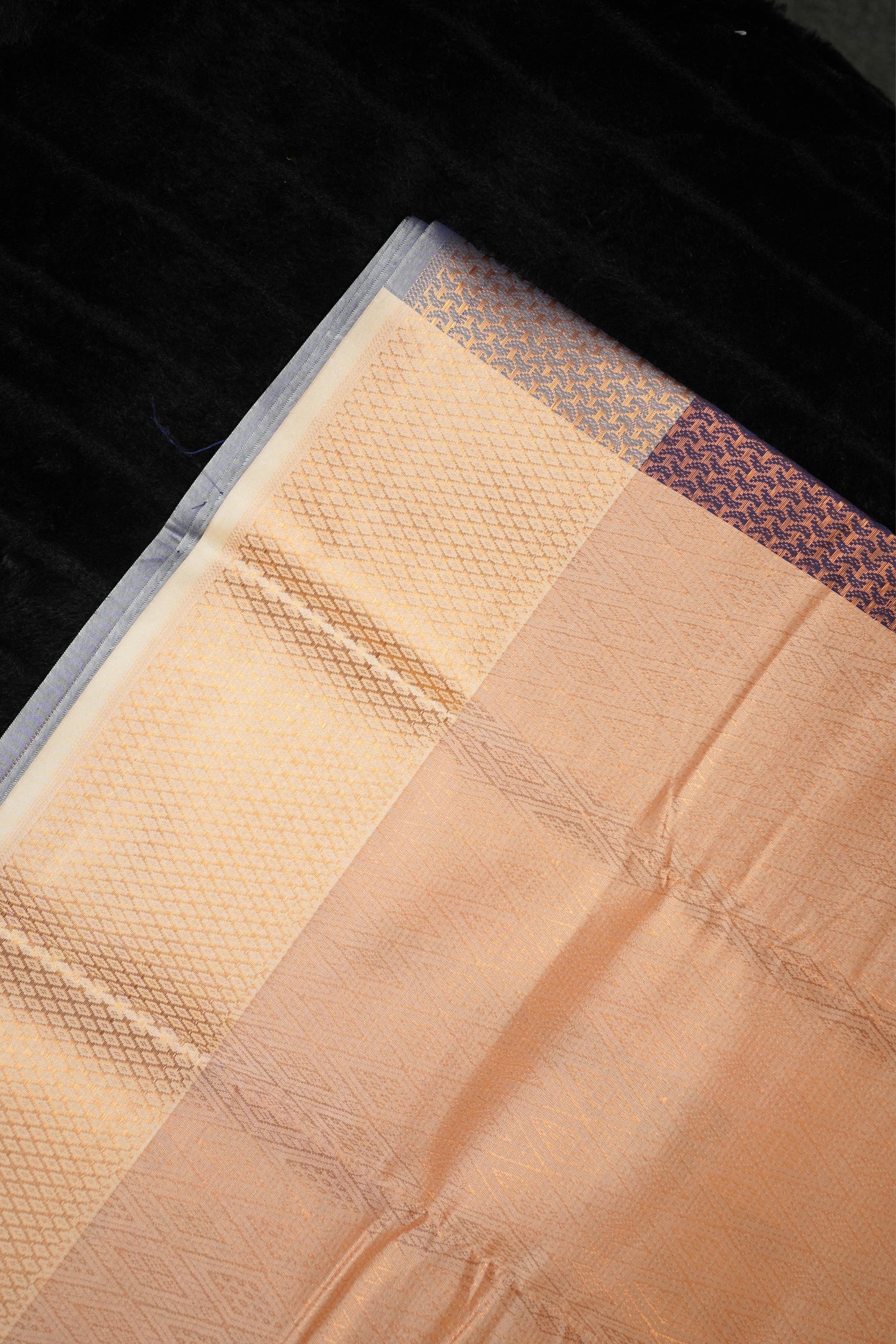 Pure Banarasi Silk Saree with Dual-Tone Contrast Finish (SAR-1121)