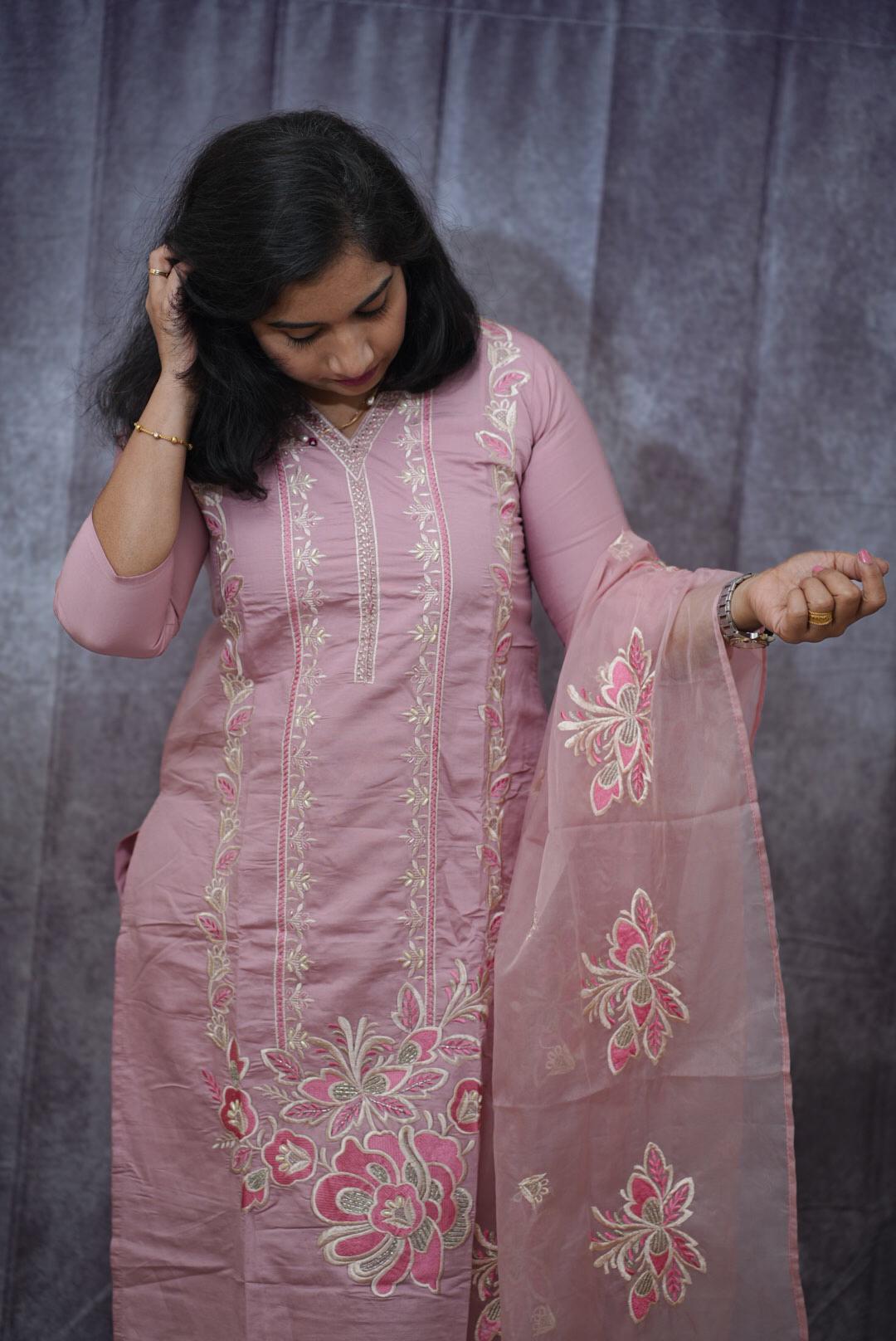 Lovely Kurti set in shade of light pink(KER-2003)