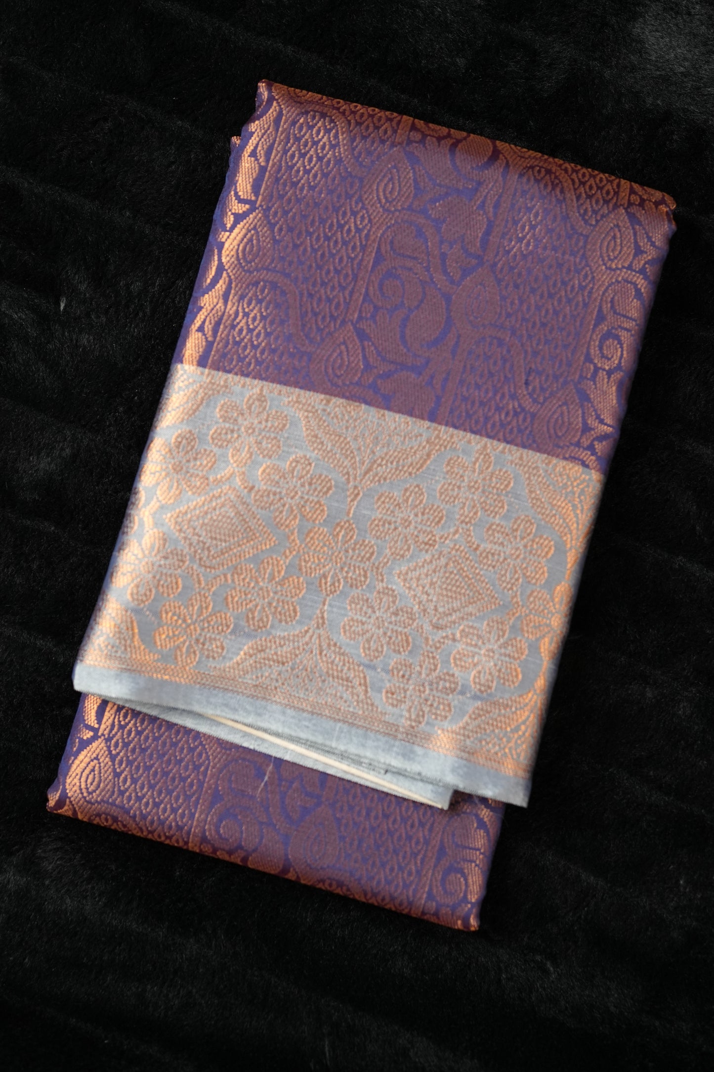 Pure Banarasi Silk Saree with Dual-Tone Contrast Finish (SAR-1121)