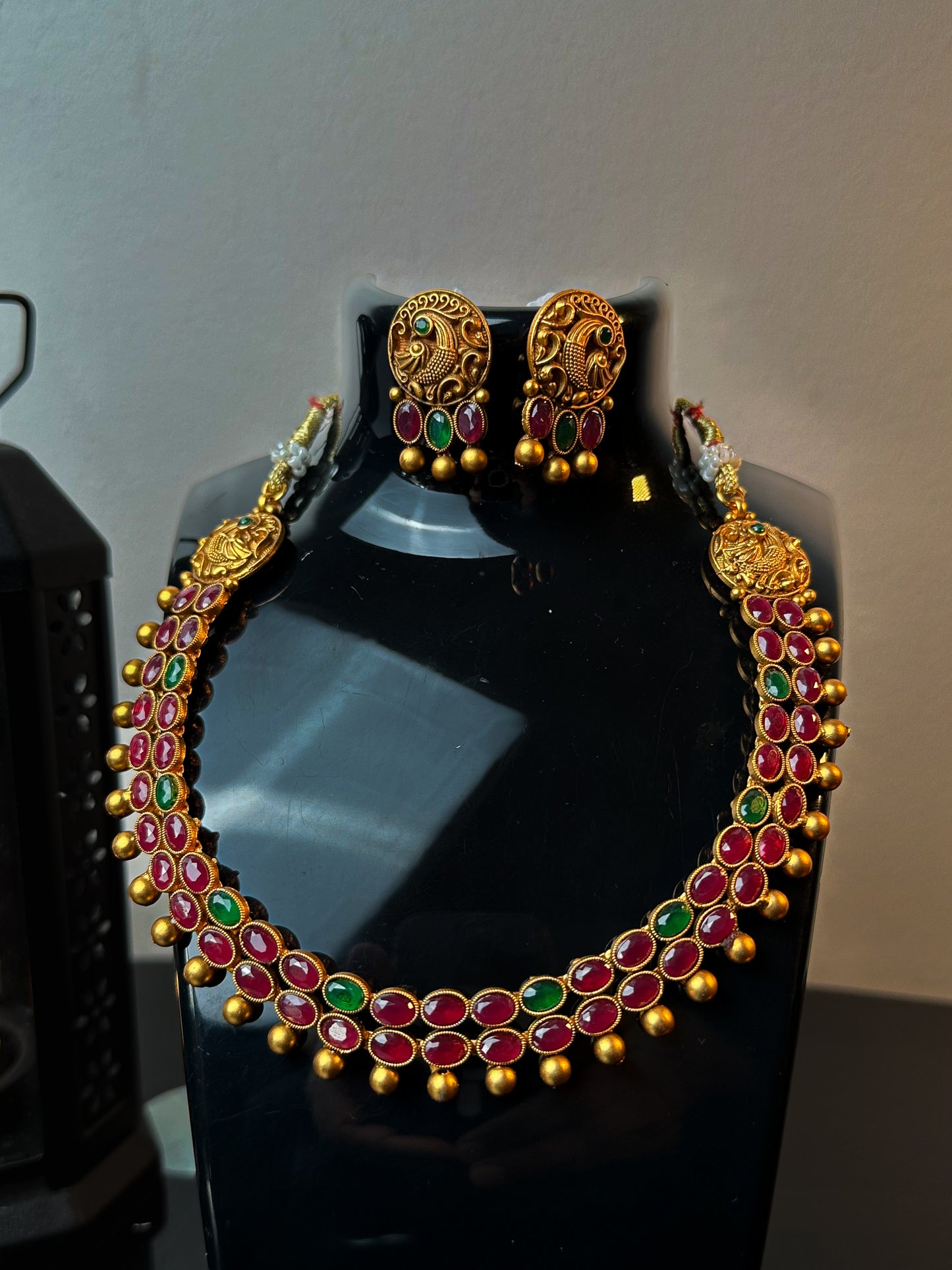 Traditional necklace with earrings