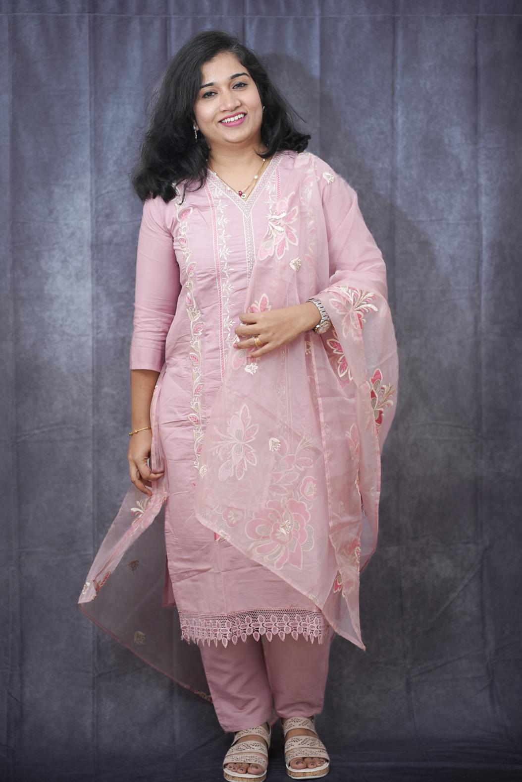 Lovely Kurti set in shade of light pink(KER-2003)