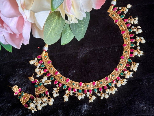 Traditional necklace set