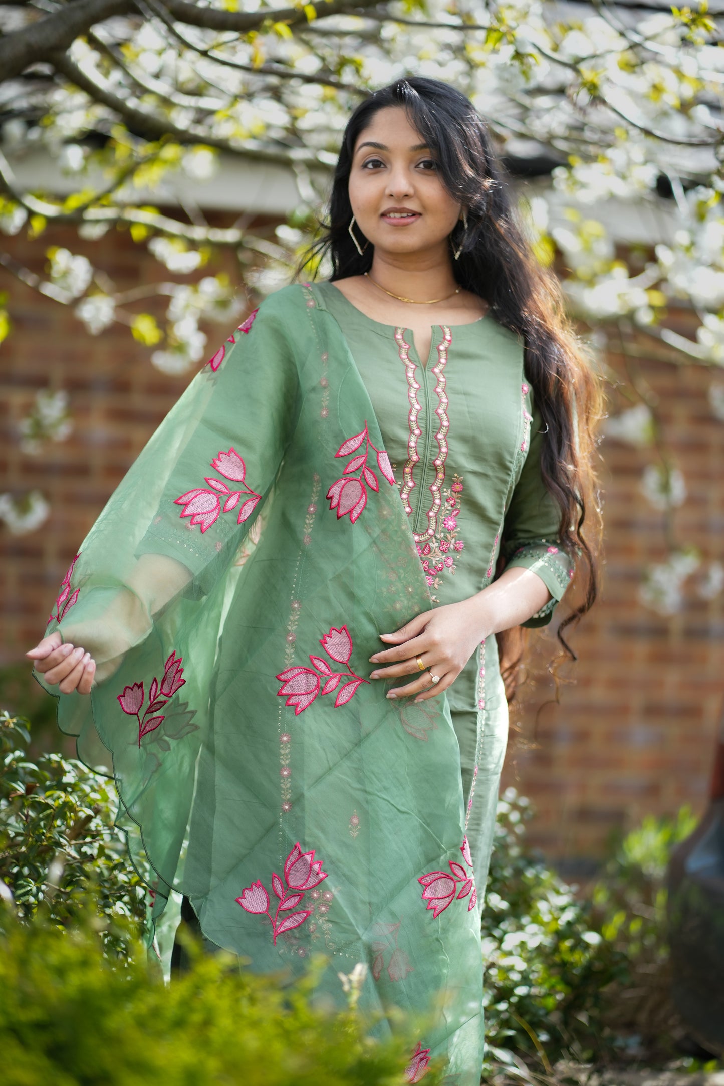 Roman Silk fabric kurti set with organza dupatta (KSH843)