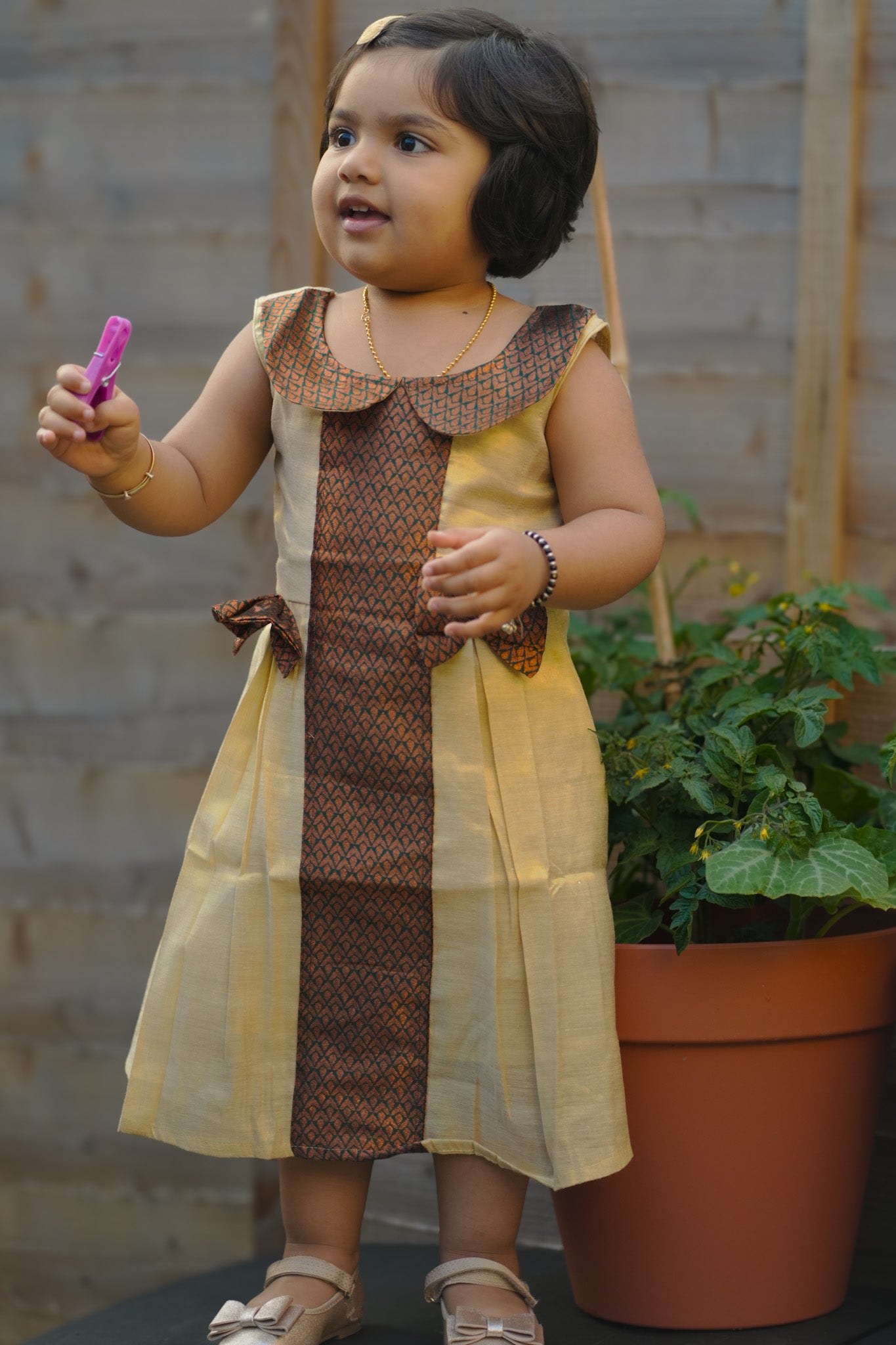 Girls elegant dress in tissue material (KCW136)