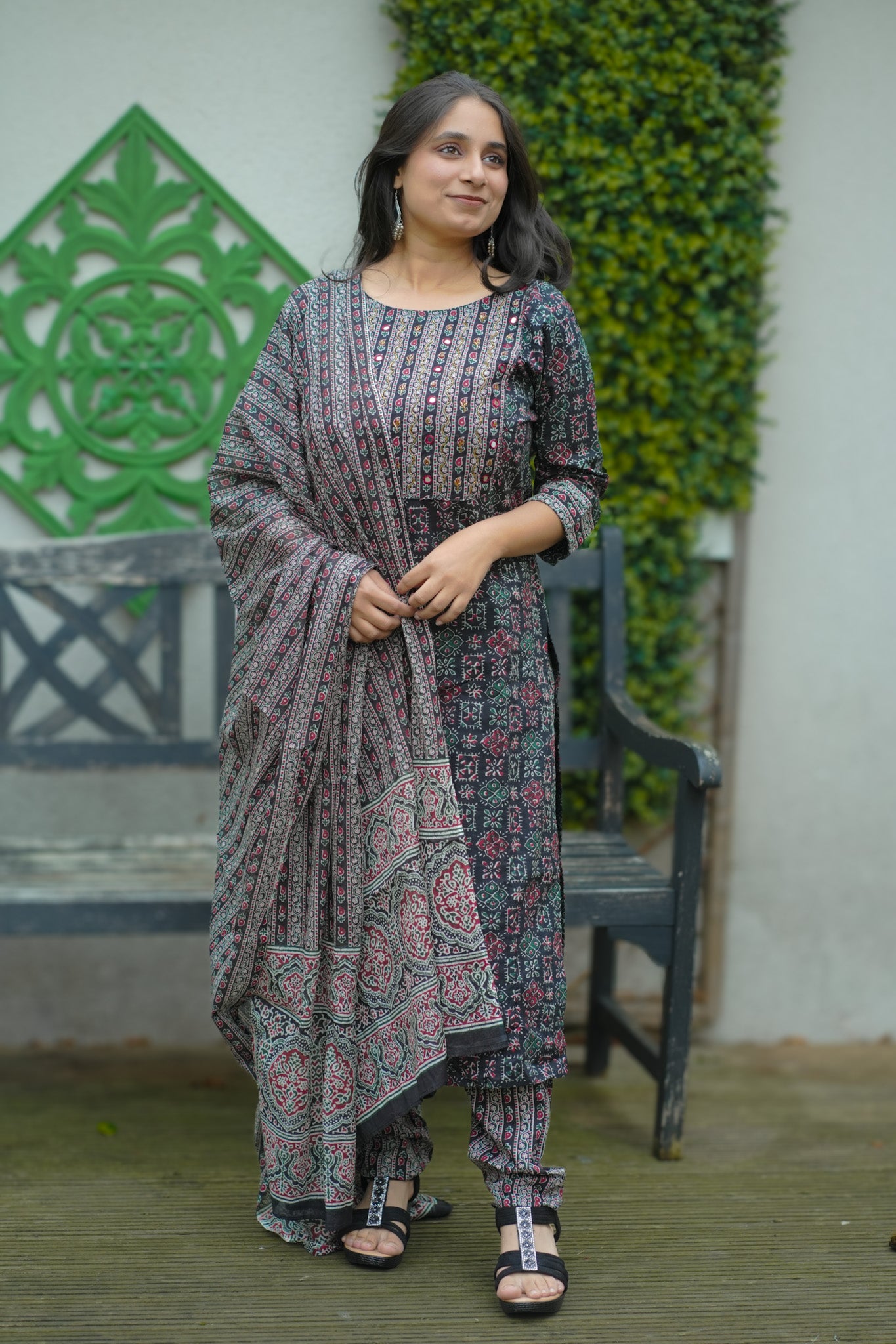 Effortless style, everyday comfort – your new go-to cotton suit!
(KER-1179)