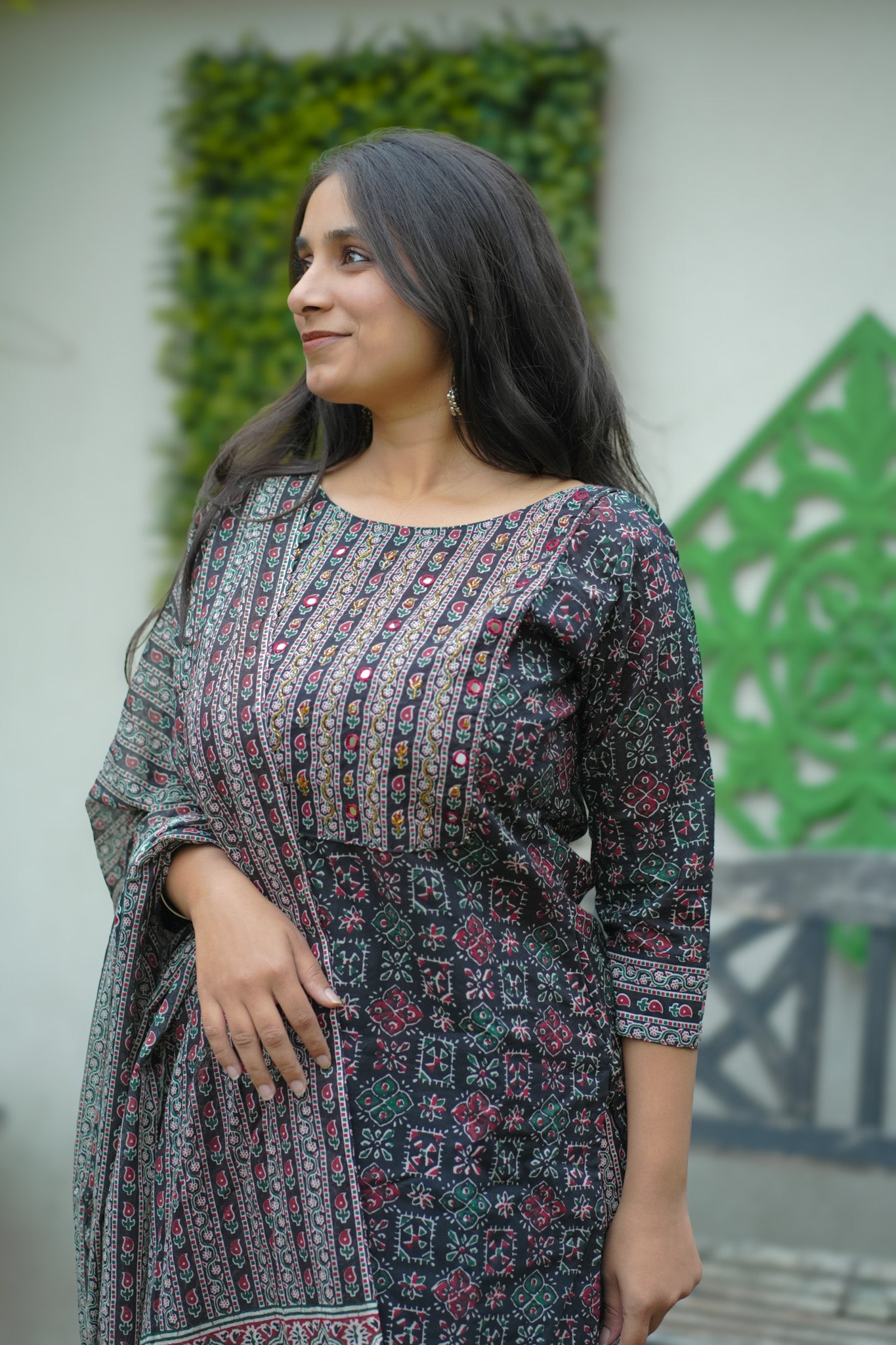 Effortless style, everyday comfort – your new go-to cotton suit!
(KER-1179)