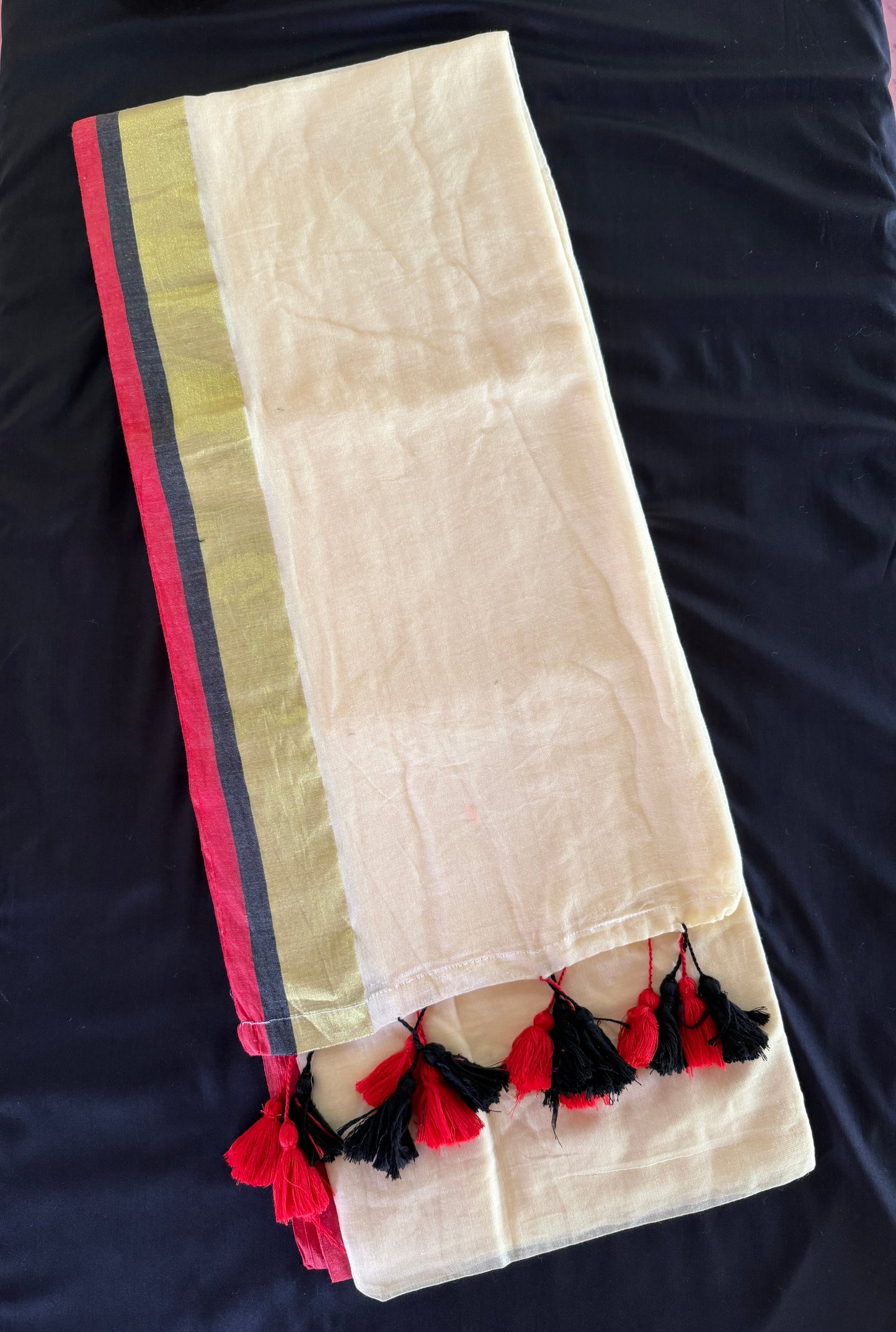 Mul Cotton Saree with Pink Tassels (SAR-1168)