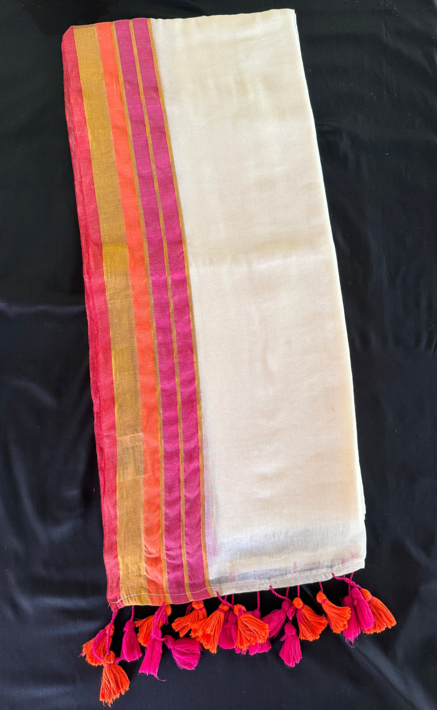 Mul Cotton Saree with Pink Tassels (SAR-1169)