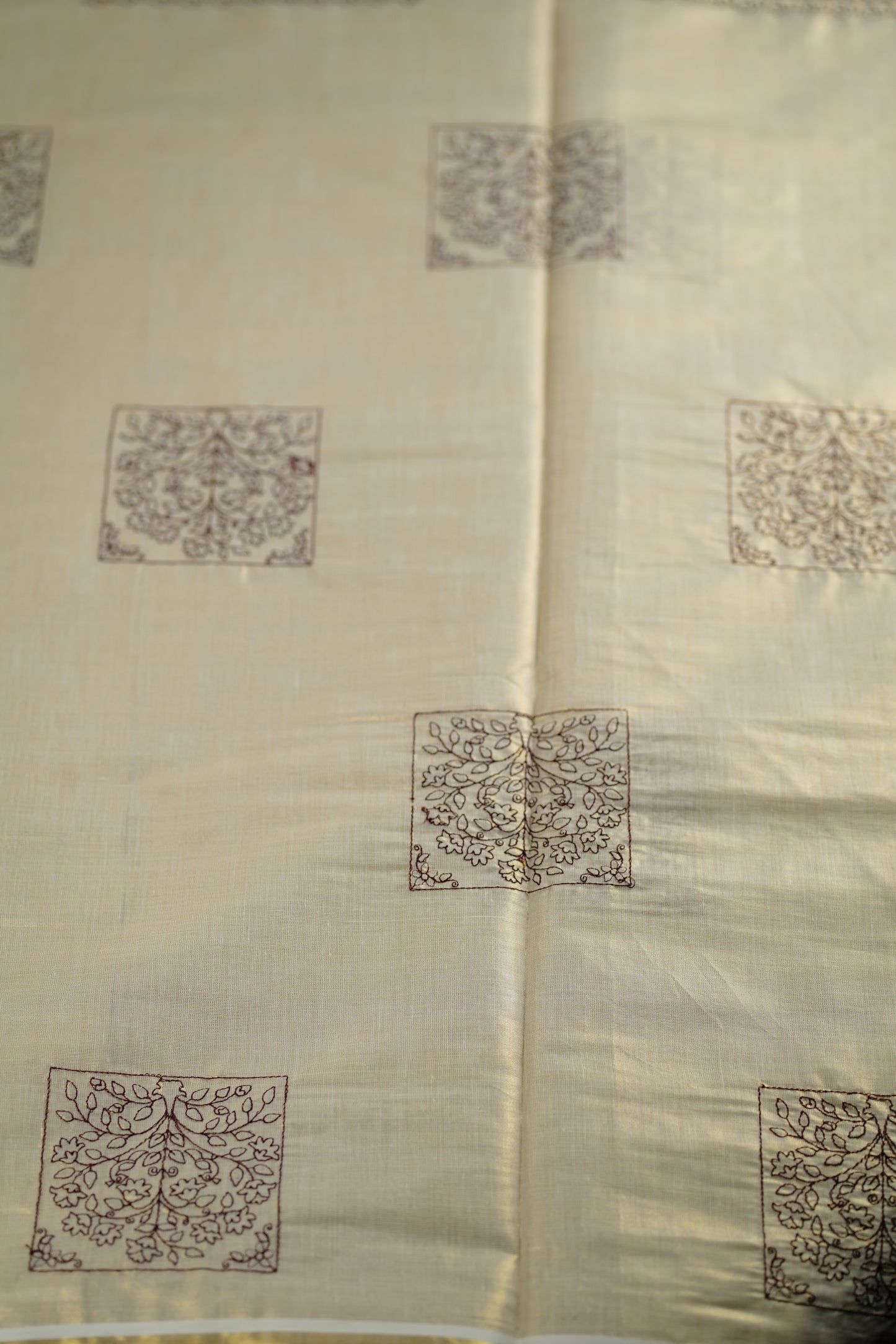 Handwoven kasavu tissue saree (SAR124)